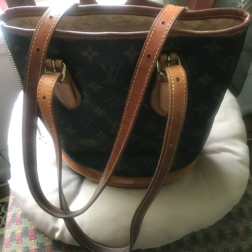 Louis Vuitton Petite Monogram Bucket